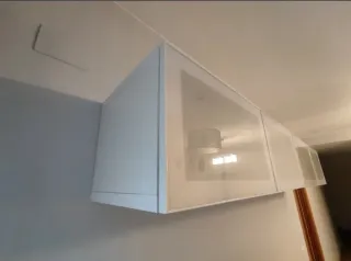 Estantería de pared cristal y madera