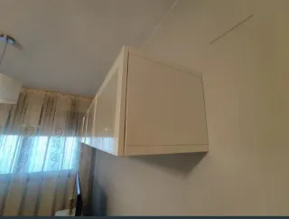 Estantería de pared cristal y madera