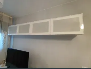 Estantería de pared cristal y madera