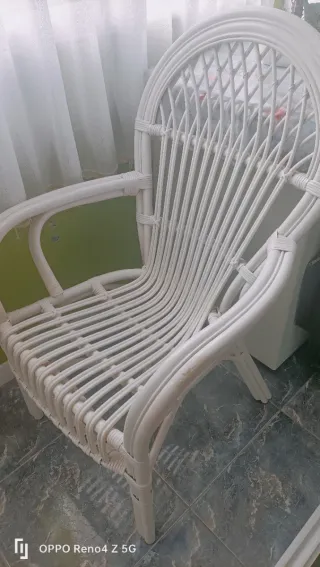 Butaca orejera y silla de mimbre,todo junto