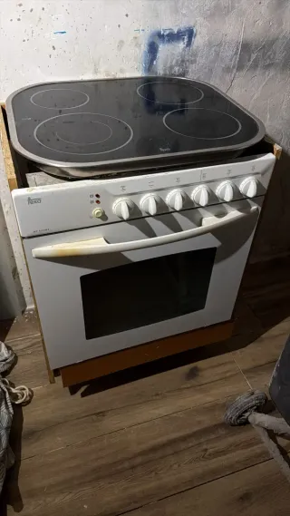 Muebles y vitrocerámica DE OPORTUNIDAD