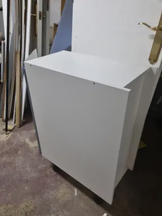 Mueble de almacenaje gris y blanco