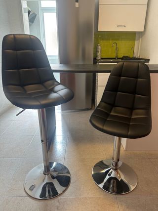 Taburetes negros elevables (2 unidades)