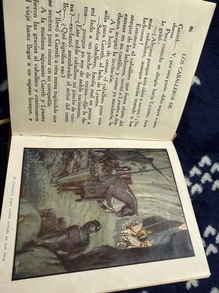 Libro antiguo Los Caballeros de la tabla redonda.