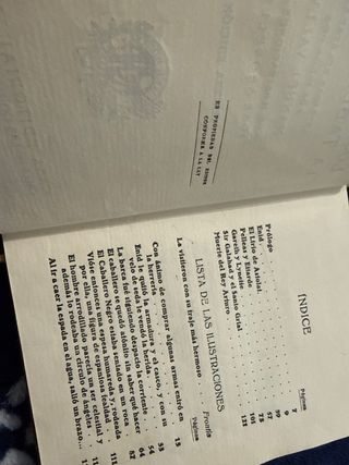 Libro antiguo Los Caballeros de la tabla redonda.