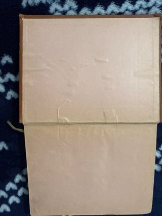 Libro antiguo Los Caballeros de la tabla redonda.