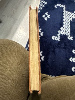 Libro antiguo Los Caballeros de la tabla redonda.