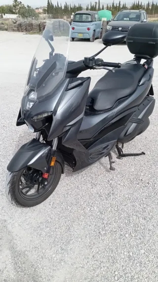 Zontes 310 Maxi Scooter Negra