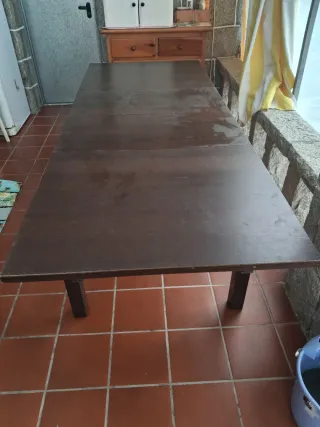 Mesa de comedor Ikea madera oscura