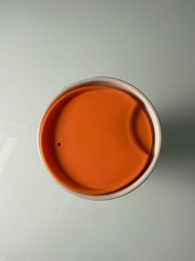 Taza Starbucks Morada con Tapa Naranja