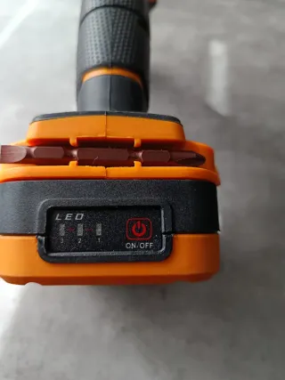 Taladro a batería con maletín