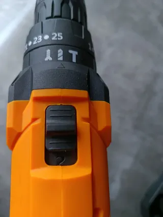 Taladro a batería con maletín