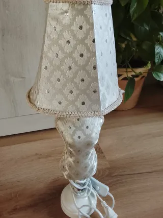 Lámpara Maniquí Mesa Tela Plateada