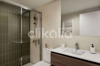 Piso en venta en Valdeacederas en Madrid