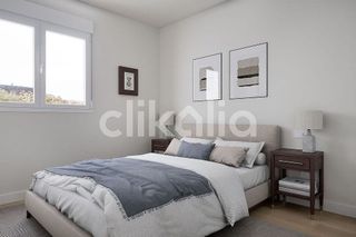 Piso en venta en Valdeacederas en Madrid