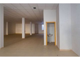 Local comercial en venta en Caudete