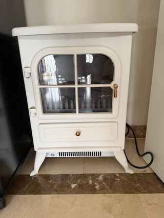 Estufa eléctrica blanca con ventana