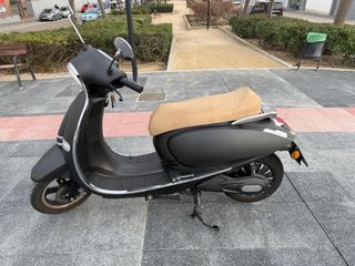 Moto Eléctrica 5000W Negra Autonomía