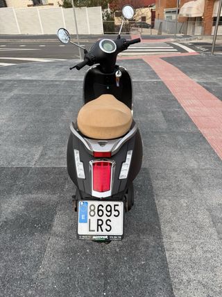 Moto Eléctrica 5000W Negra Autonomía