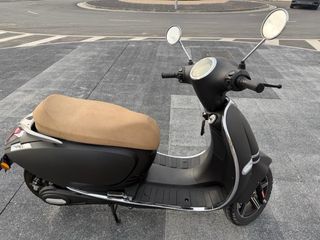 Moto Eléctrica 5000W Negra Autonomía