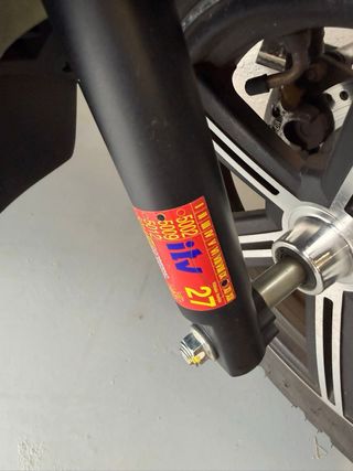 Moto Eléctrica 5000W Negra Autonomía