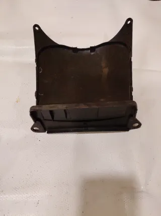 Tapa bajo asiento Suzuki Sixteen 125 '09