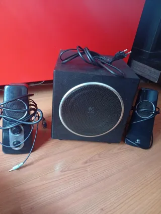 Logitech MA-21 Subwoofer y Altavoces