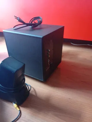 Logitech MA-21 Subwoofer y Altavoces