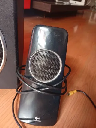 Logitech MA-21 Subwoofer y Altavoces