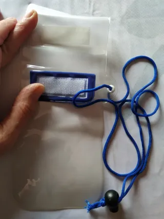 Funda impermeable para móvil con cordón
