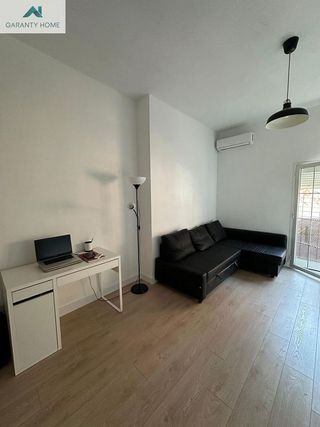 Piso en venta en La Goleta - San Felipe Neri en Málaga
