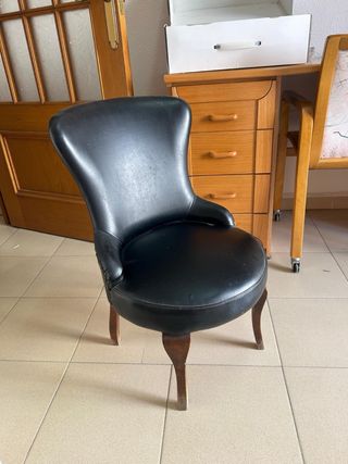 2 Sillas antigua negra de cuero y madera