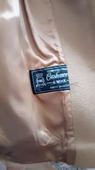 Chaquetón beige con cuello desmontable