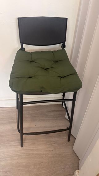Silla alta Ikea negra y verde