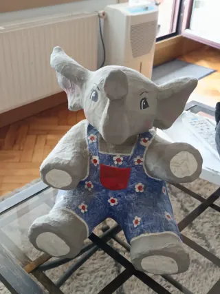 Muñeco elefante de cartón
