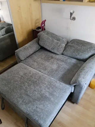 Sofá cama gris de tela