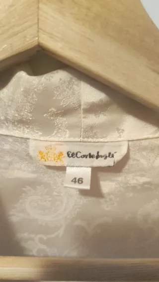 Blusa de raso blanca con estampado