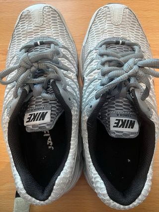 Zapatillas Nike Air Gris y Blancas