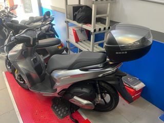 Escúter QJ MOTOR 125cc Plata y otros colores, baúl