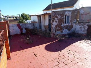Casa adosada en venta en Sanlúcar la Mayor