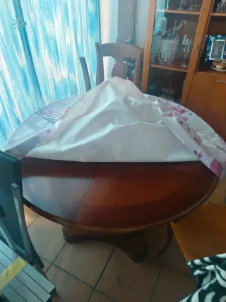 Conjunto comedor: mesa, 6 sillas