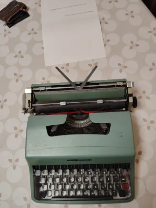 Máquina de escribir Olivetti Lettera 32