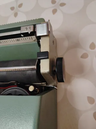 Máquina de escribir Olivetti Lettera 32