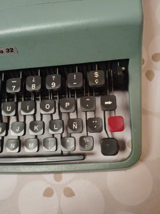 Máquina de escribir Olivetti Lettera 32