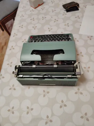 Máquina de escribir Olivetti Lettera 32