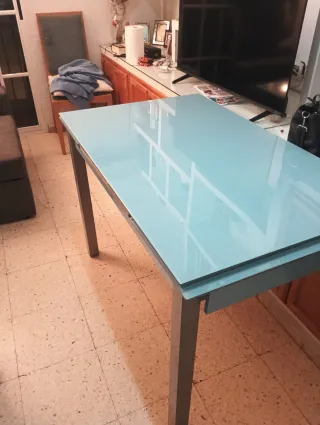 Mesa extensible cristal y metal azul,