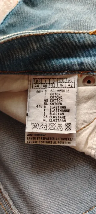 Jeans vintage con fiori e perline