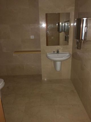 Local comercial en alquiler en Ensanche en Pamplona