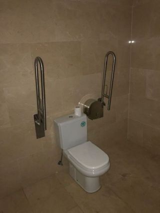 Local comercial en alquiler en Ensanche en Pamplona