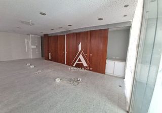 Local comercial en alquiler en Universidad - Los Lirios en Logroño